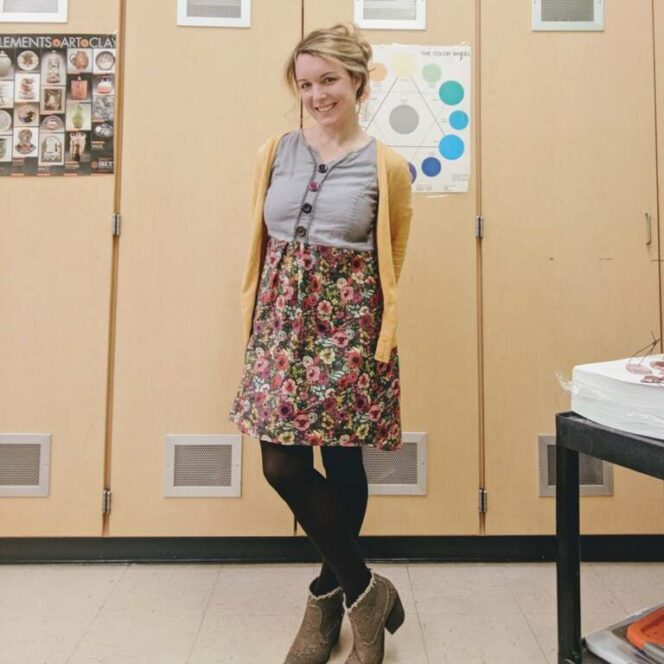A Teacher Wears One Dress for One Hundred Days to Prove That Being aShopaholic Is a Serious Problem