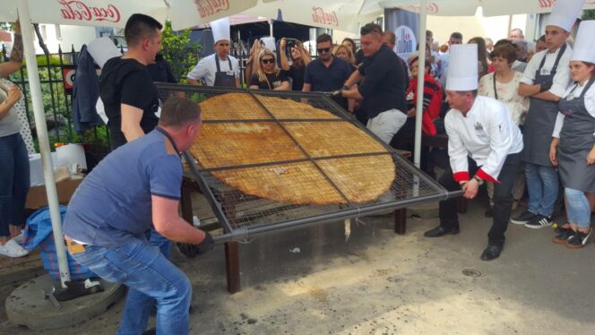 12 Gigantic Dishes That Broke Guinness Records!